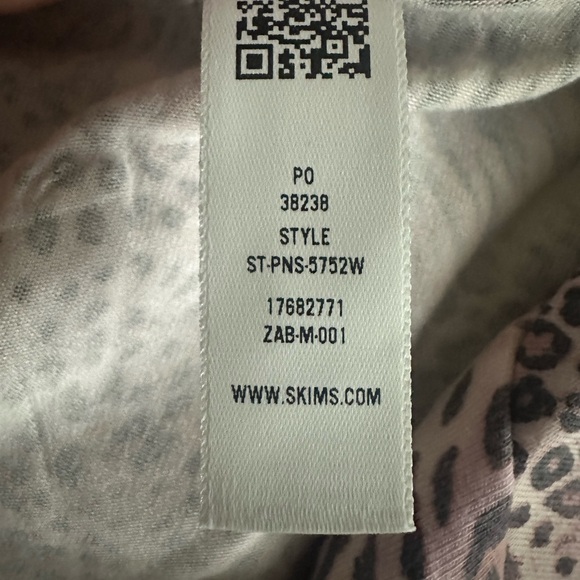 Skims Unreleased Animal Print Pajamas - Picture 6 of 8